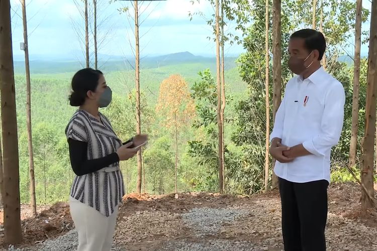 Presiden Jokowi ketika menyebutkan bahwa lokasi wawancaranya ini merupakan titik di mana Istana Negara IKN Nusantara akan berdiri