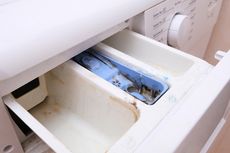 Cara Menghilangkan Jamur dari Dispenser Pelembut Mesin Cuci