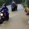 Jalan Poros Ketapang Kalbar Banjir, Sejumlah Sepeda Motor Mogok, Ada Mobil Hanyut