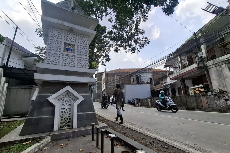 Tugu perbatasan antara Desa Lagadar, Kecamatan Margaasih, Kabupaten Bandung dengan Kota Cimahi, sejumlah warga mendukung wacana masuknya Margaasih ke Kota Cimahi, Kamis (26/6/2025)