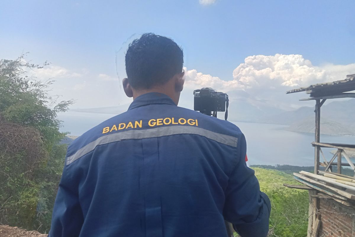 Jelang Kedatangan Gibran, Aktivitas Gunung Lewotobi Dipantau Setiap Jam