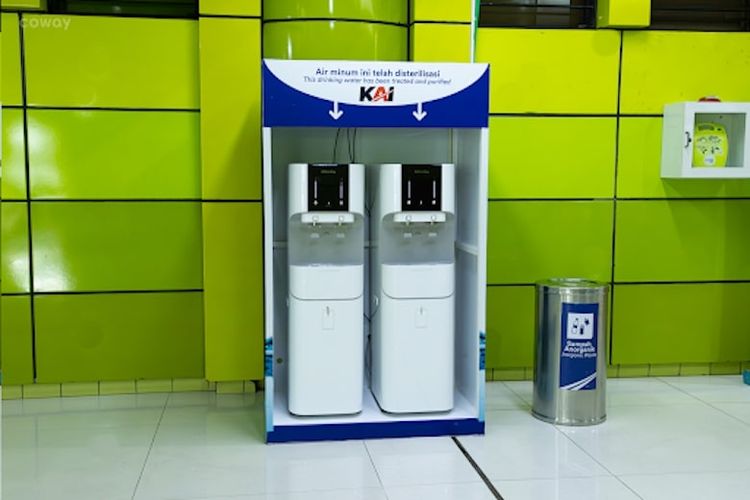 Water purifier CORE (CHP-671R) tersedia di Stasiun Gambir untuk memfasilitasi isi ulang air minum berkualitas sekaligus mendukung program Go Green PT KAI (Persero). 