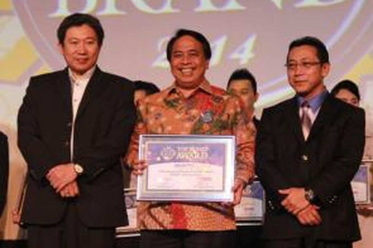 Direktur Marketing & Sales Ir Sutoto Sosrodimulyo PT Aditec Cakrawiyasa Untuk keenam kalinya, PT Aditec Cakrawiyasa, produsen kompor Quantum kembali meraih Top Brand 2014 dari Majalah Marketing di Hotel Mulia, Jumat (7/2/2014), untuk kategori home appliance kompor gas dan regulator.

