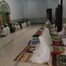 Sejumlah Warga Sumenep Shalat Tarawih Malam Ini, Imam Masjid: Meski Puasa Lebih Awal, Tak Ada Perdebatan