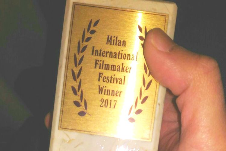 Trofi penghargaan film animasi terbaik dalam Milan International Filmmaker Festival 2017 yang diterima film Battle of Surabaya. 