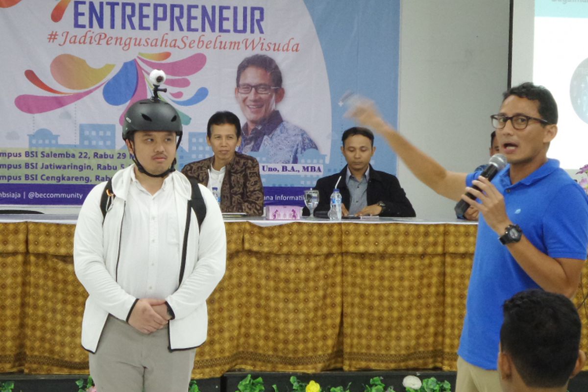 Calon wakil gubernur DKI Jakarta Sandiaga Uno memperkenalkan 360 Man yang akan merekam kegiatannya selama berkampanye di Pilkada DKI Jakarta putaran kedua. 360 Man diperkenalkan saat Sandi mengisi seminar wirausaha di kampus BSI Salemba, Jakarta Pusat, Rabu (29/3/2017).