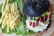 Sensasi Burger Hitam dari Arang