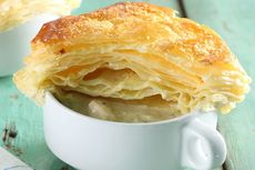 Resep Zuppa Soup Ayam Jamur, Sup Krim Tutup Pasty ala Kafe