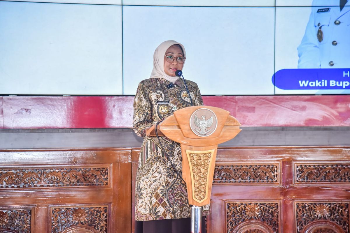 Bupati Kebumen Lilis Nuryani dalam kegiatan Pembinaan dan Pendampingan Program MBG di Pendopo Kabumian, Kamis (2/10/2025).