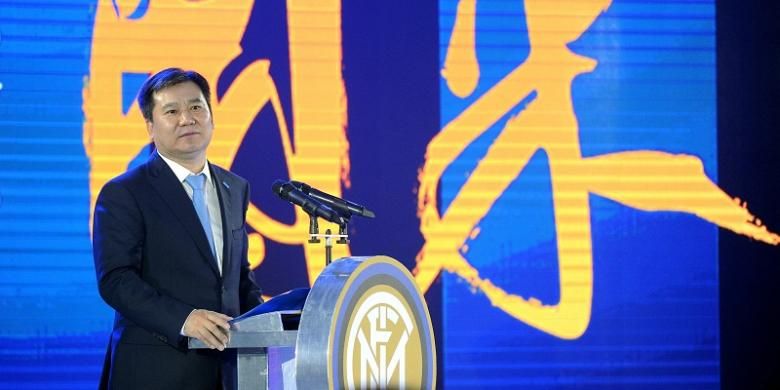 Pimpinan Suning Group, Zhang Jindong, berbicara pada sesi konferensi pers di Nanjing, China, 6 Juni 2016.