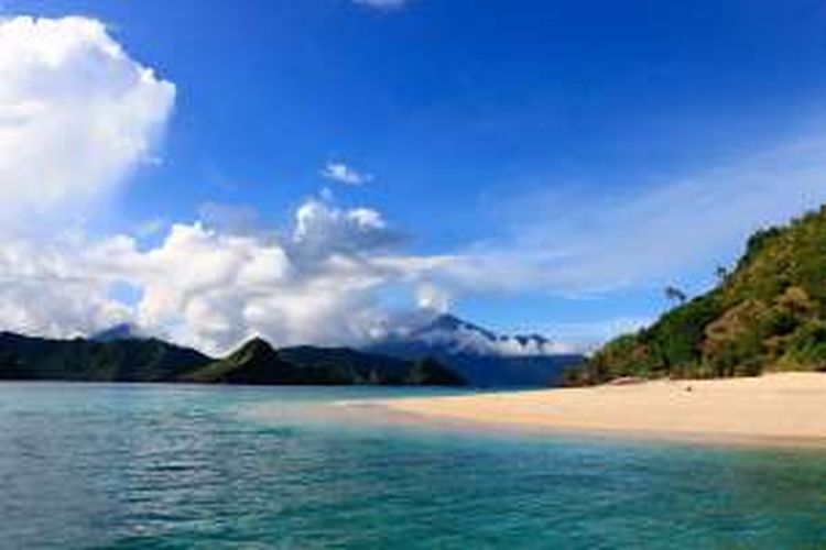 Pantai pulau Mahoro di Kabupaten Kepulauan Sitaro.