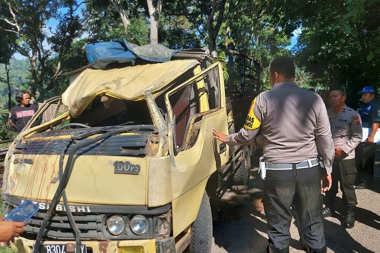 Lima orang tewas dalam kecelakaan truk bernomor polisi D 8304 WY di Jalan Raya Saguling, Kampung Saleos, Desa Saguling, Kecamatan Saguling, Kabupaten Bandung Barat (KBB), Jawa Barat, Jumat (26/1/2024), sekitar pukul 00.30 WIB.