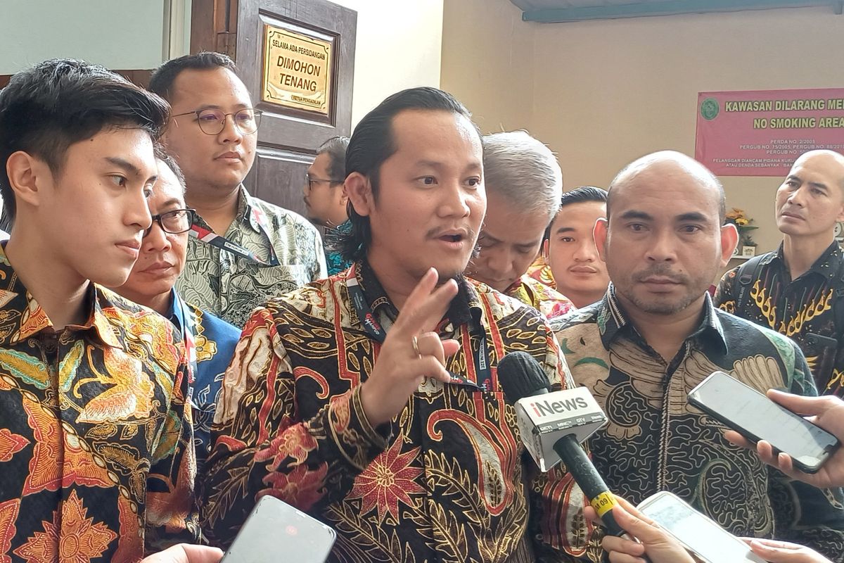 Salah satu tim penasihat hukum Aiman Witjaksono, Finsensius Mendrofa, saat ditemui di di Pengadilan Negeri Jakarta Selatan, Rabu (21/2/2024).