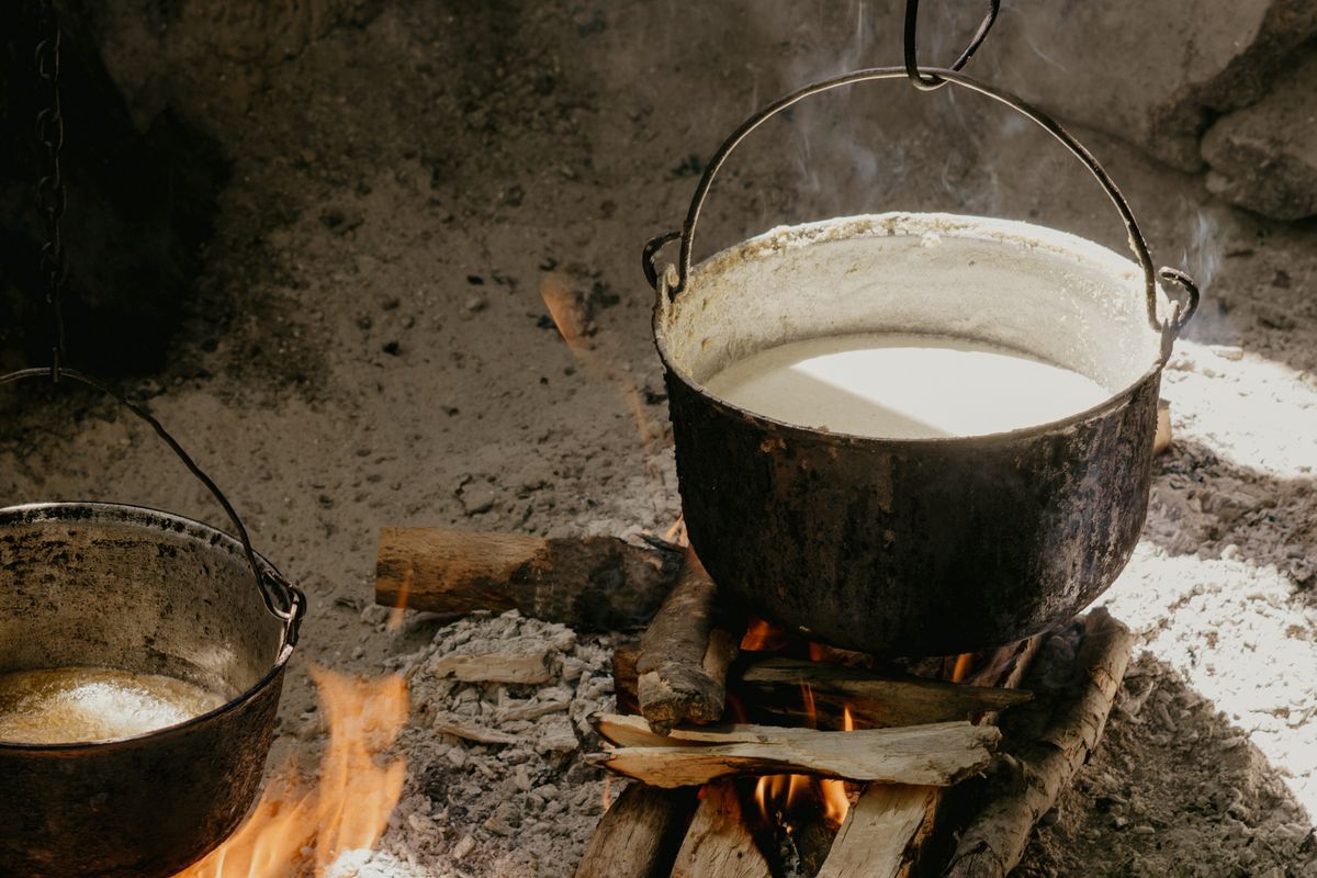 Jangan merebus susu terlalu lama agar tak merusak kandungan nutrisinya.