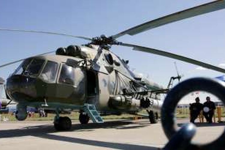 Gambar diambil pada 18 Agustus 2005. Helikopter MI-8 milik Rusia dipamerkan pada International Aerospace Fair 2005.