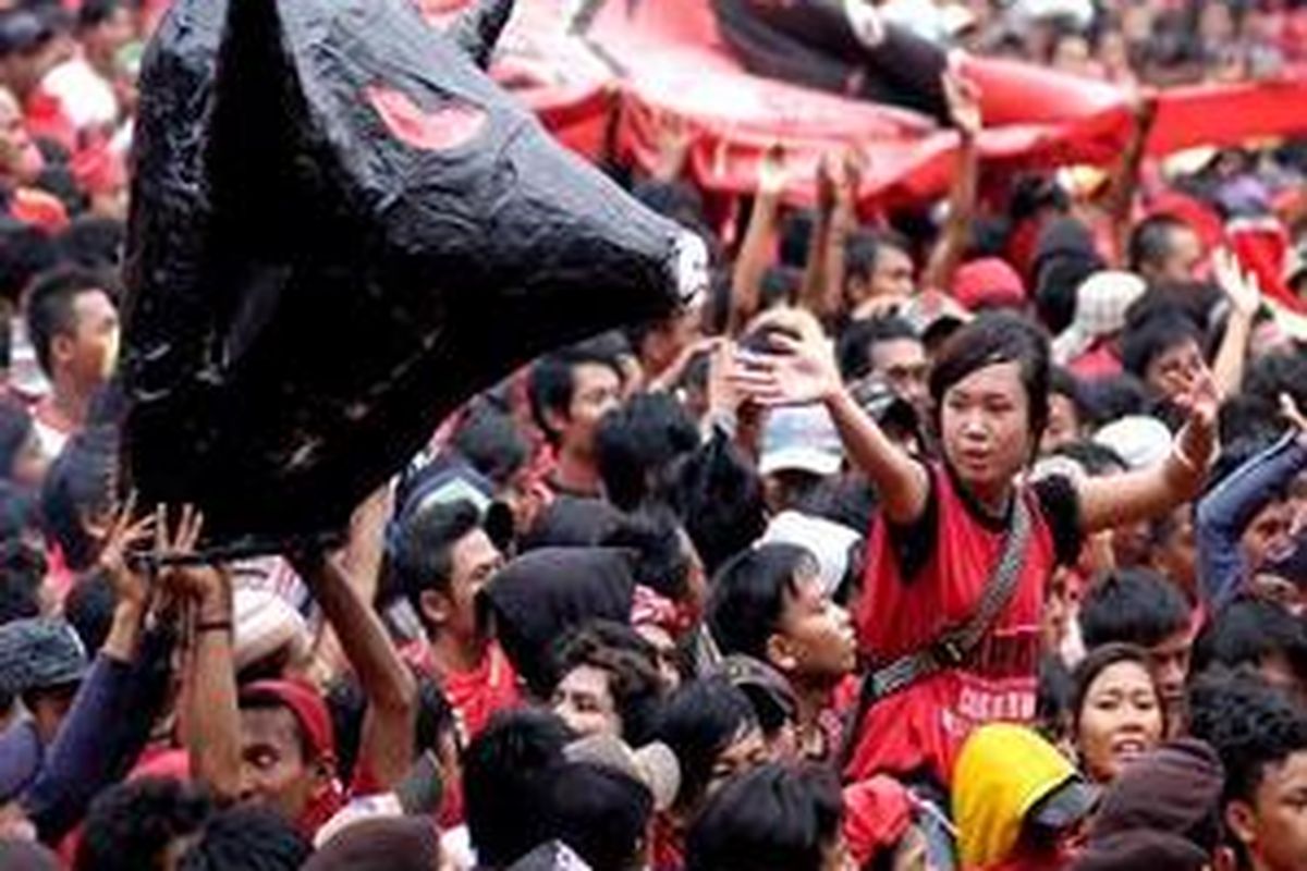 Suasana kampanye PDI Perjuangan di Gelora Bung Karno, Jakarta, Sabtu (4/4).