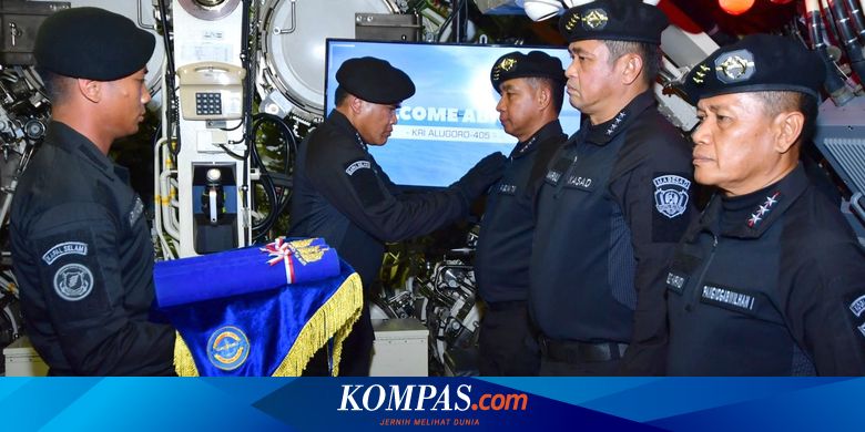 Di KRI Alugoro-405, KSAL Sematkan Brevet Hiu Kencana ke Panglima TNI, KSAD, dan 5 Perwira Tinggi