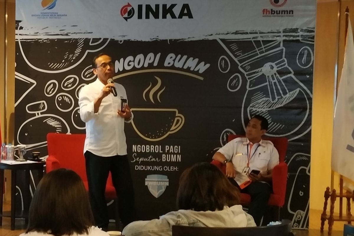 Direktur Utama PT Industri Kereta Api (INKA) Budi Noviantoro menjadi pembicara pada diskusi Ngopi BUMN di Gedung Kementerian BUMN, Jakarta, Senin (19/8/2019).