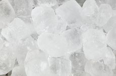 Kebiasaan Mengunyah Es Batu Disebut Bisa Sebabkan Anemia Defisiensi Besi, Benarkah?