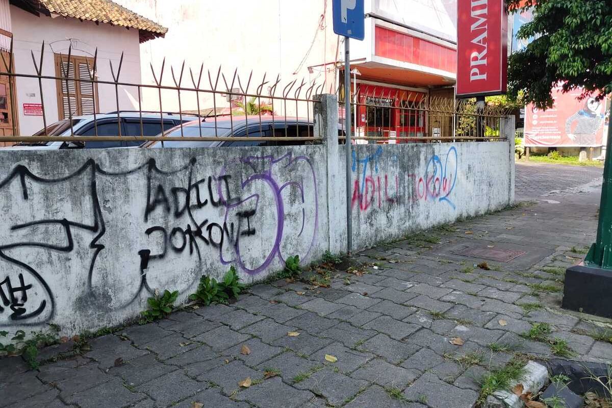 Vandalisme Adili Jokowi di Jalan Sultan Agung, Kota Yogyakarta, Rabu (5/2/2025)