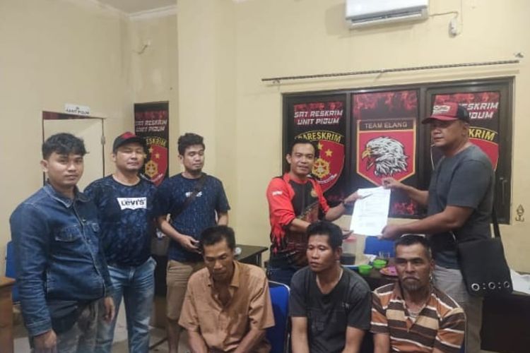 Ketiga pelaku pencurian mobil yang tertangkap di Kabupaten Lawang, Sumatera Selatan setelah mencuri di Kabupaten Seluma, Bengkulu.
