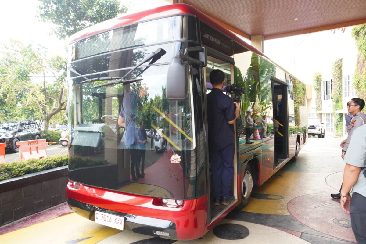 Penampakan shuttle bus gratis yang akan beroperasi melayani wisatawan di Kota Batu, Jawa Timur. 