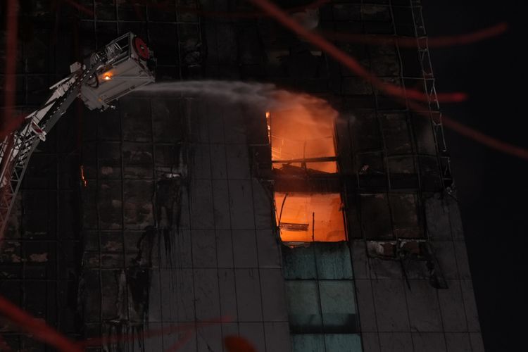 Enam Lantai Gedung Bapenda DKI Terbakar, Api Merambat hingga Lantai 16