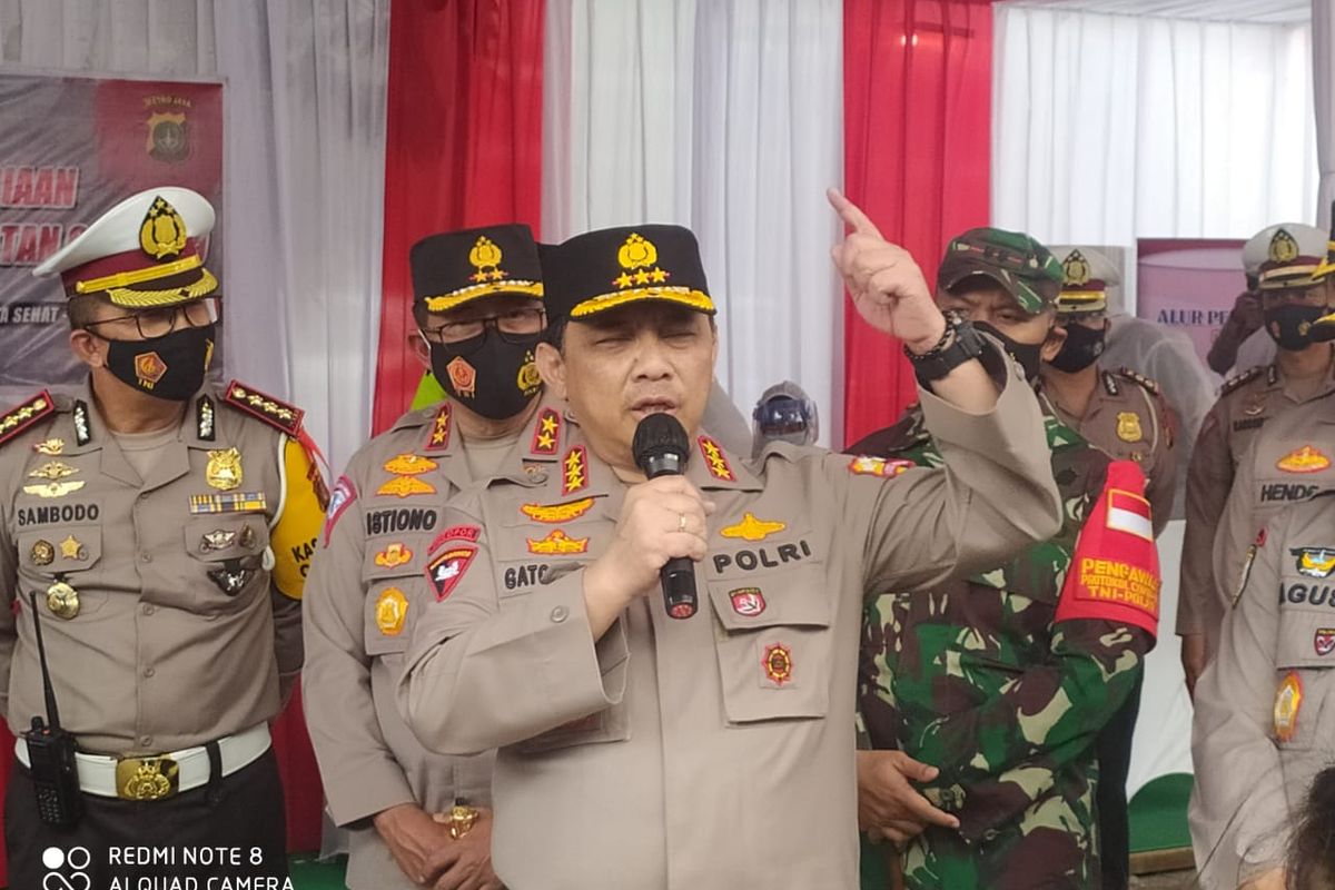 Wakil Kapolri, Komjen Pol Gatot Eddy Pramono meninjau langsung pengamanan libur Natal dan tahun baru (Nataru) di Km 19 Tol Jakarta-Cikampek, Jawa Barat, Kamis (24/12/2020).