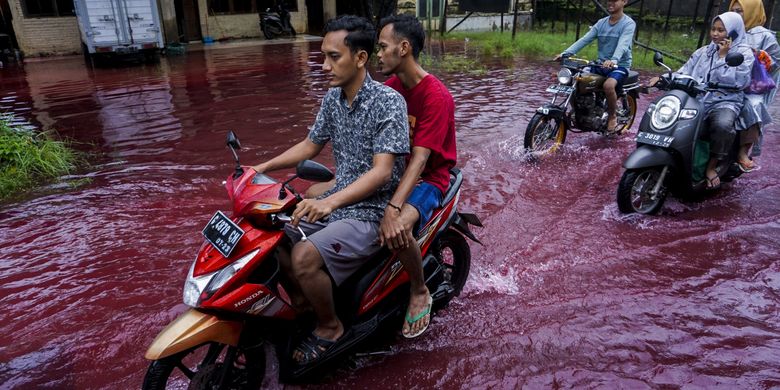 Geger Air Banjir Di Pekalongan Berwarna Merah Halaman All Kompas Com