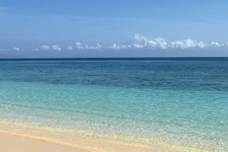 Panorama di Pantai Teluk Biru Banyuwangi