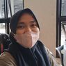 Nenek, Tunggu Siti Pulang Ya...