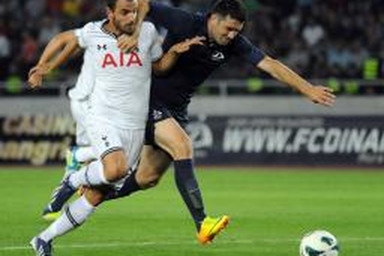 Roberto Soldado mencetak dua gol yang membuat Tottenham Hotspurs  sukses mengalahkan tuan rumah Dinamo Tbilisi dengan skor 5-0 pada leg pertama play-off Liga Europa di Dinamo Arena, Kamis atau Jumat (23/8/2013). 
