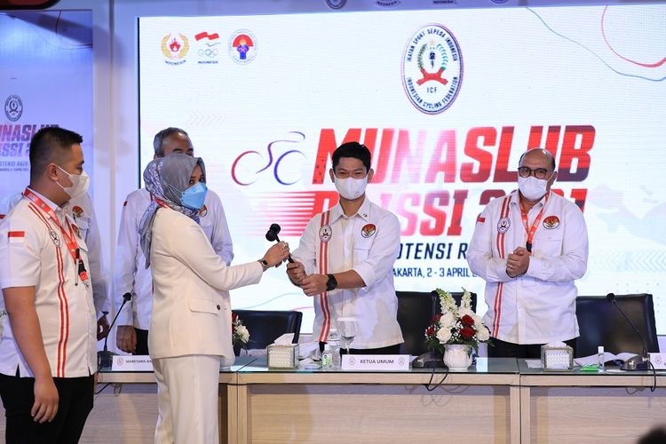 Raja Sapta Oktohari (tengah) pada Munaslab XIX PB ISSI tahun 2021 yang berlangsung di Jakarta, Sabtu (3/4/2021).