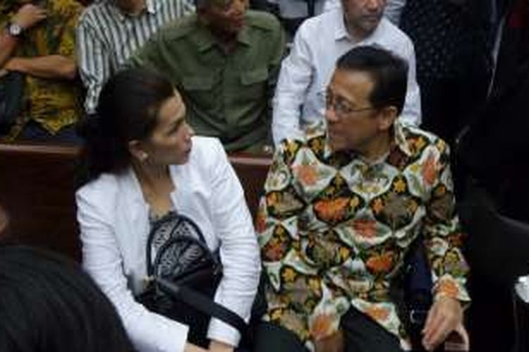 Mantan Ketua DPD, Irman Gusman dan istrinya Liestyana Rizal di Pengadilan Tipikor Jakarta, Selasa (22/11/2016).