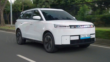 Adu Irit Mobil Listrik dan Hybrid: J5 EV Vs Rocky e-Smart Hybrid