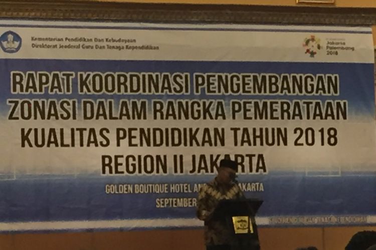 Menteri Pendidikan dan Kebudayaan Muhadjir Effendy memberikan arahan kepada peserta Rapat Koordinasi Pengembangan Zonasi dalam Rangka Pemerataan Kualiatas Pendidikan Tahun 2018 Region II Jakarta di Golden Boutique Hotel Angkasa, Jakarta, Senin (17/9/2018).