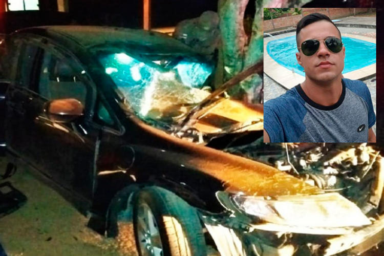 Julio Oliveira Sampaio tewas seketika usai mobil Honda Civic hitamnya menabrak pohon. Sesaat sebelum kecelakaan, Sampaio sempat merekam aksinya balapan dengan mobil lain di Iranduba, Brasil.