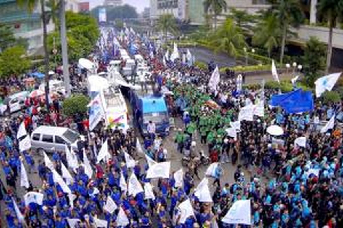 Aksi buruh di May Day (Hari Buruh) 2014 direkam dari udara menggunakan drone.