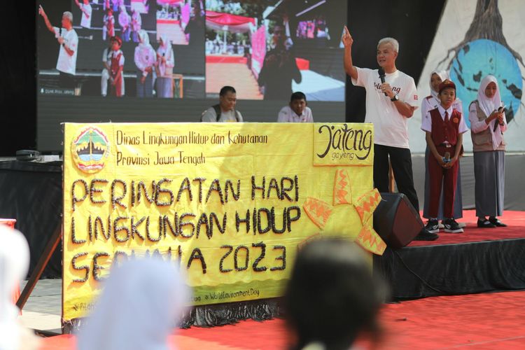 Gubernur Jateng Ganjar Pranowo saat menghadiri puncak peringatan Hari Lingkungan Hidup Dunia 2023 tingkat Provinsi Jateng di Taman Rakyat Slawi Ayu (RASA) Kabupaten Tegal, Selasa (4/7/2023).
