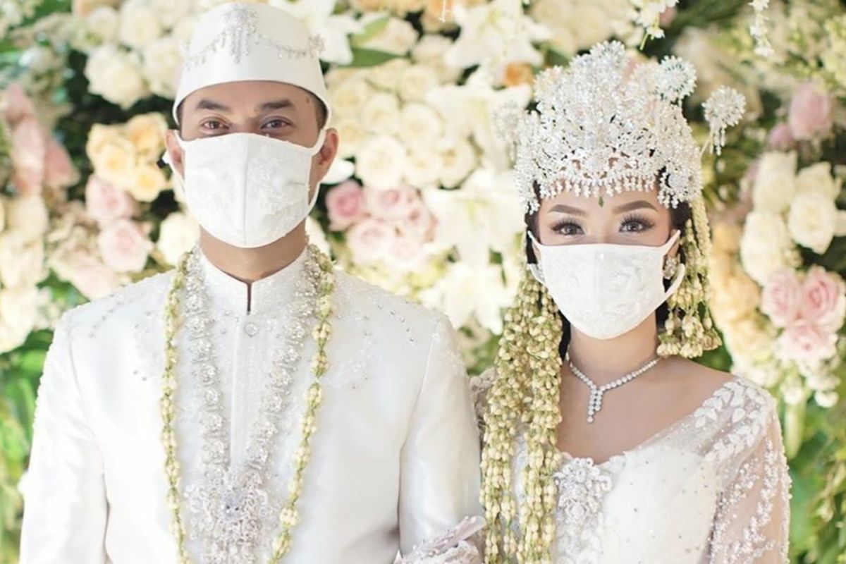Pasangan selebritas Zaskia Gotik dan Sirajuddin Mahmud.