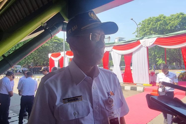 Direktur Utama PT KAI Didiek Hartantyo saat ditemui di Stasiun Gambir, Jakarta, Kamis (21/12/2023).