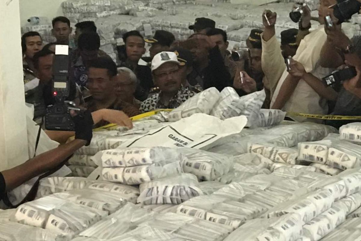 Ribuan ton garam industri di Gresik disita polisi