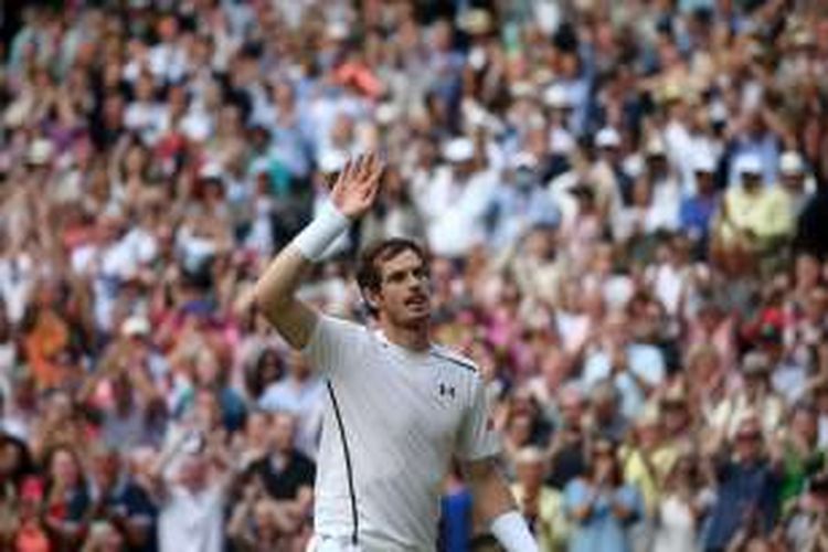 Petenis Inggris Raya, Andy Murray, merayakan kemenangan atas petenis Ceko, Tomas Berdyh, pada babak semifinal turnamen Wimbledon di The All England Lawn Tennis Club, London, Jumat (8/7/2016).
