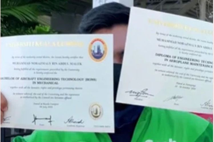 Muhammad Norazmaly Abdul Malek pengemudi ojek online di Malaysia menunjukkan ijazah diploma dan S1 Teknik Perawatan Pesawat, setelah dituding mengojek karena tidak sekolah dengan benar.