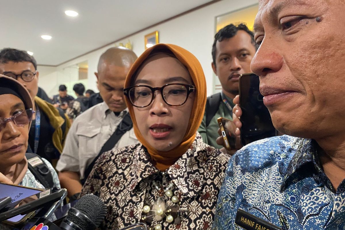 Direktur Energi Baru Terbarukan dan Konservasi Energi (EBTKE) Kementerian ESDM, Eniya Listiani Dewi, menjelaskan soal potensi sampah menjadi energi listrik, di Jakarta Pusat, Jumat (7/3/2025). 