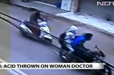 Kamera CCTV Rekam Serangan Cairan Asam terhadap Seorang Wanita India