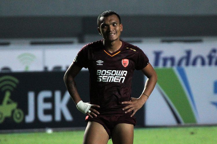 Ferdinand Sinaga saat tampil bersama PSM Makassar dalam lanjutan pertandingan Liga 1 2018, menghadapi Persib Bandung di Stadion GBLA, Kota Bandung. 