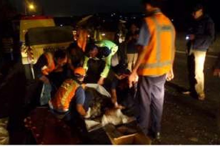 Kecelakaan karambol terjadi di ruas tol Tembalang kilometer 10, Senin (5/9/2016). Kecelakaan yang melibatkan tujuh kendaraan tersebut terjadi pada pukul 18.30. Dua orang korban meninggal dunia di lokasi dan satu orang luka ringan