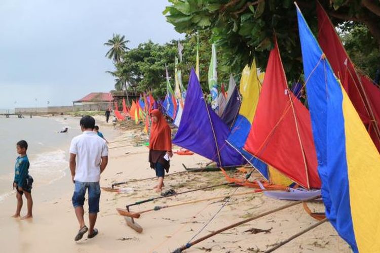 Perlombaan perahu jong dengan tajuk 