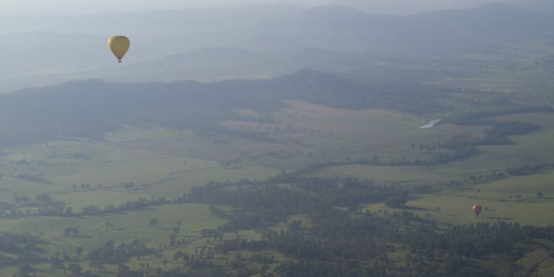 Panorama ketika menaiki balon udara bersama Hot Air Balloon Gold Coast di Australia.